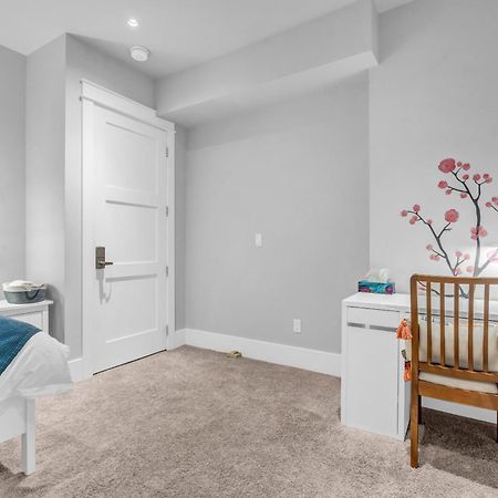 Vancouver West Cozy Retreat By Host Launch Экстерьер фото